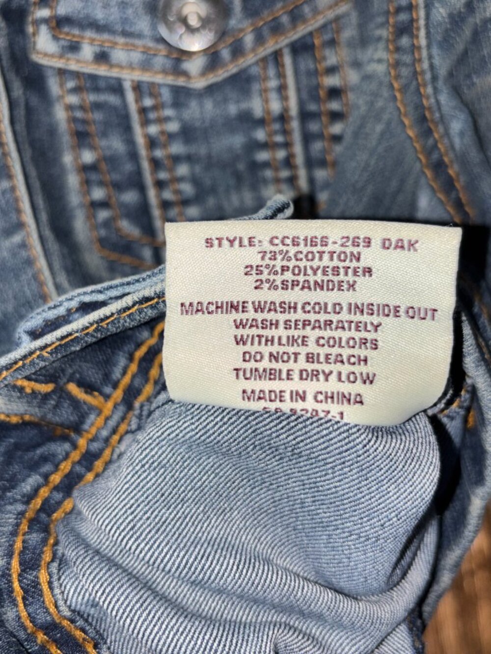 Chiqle Cropped Denim Jacket Blue Size M Soft Stretch Cotton Blend EUC - Picture 9 of 9